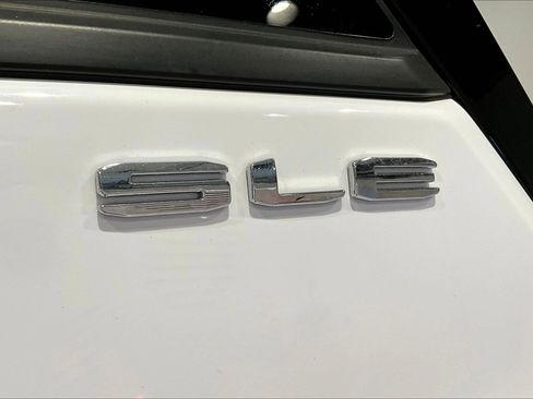 Used 2024 GMC Terrain SLE FWD image 24