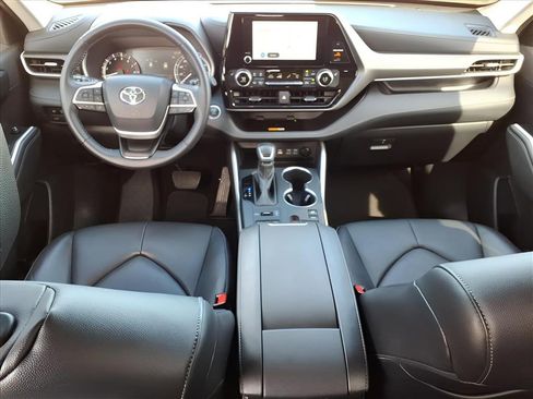 Used 2024 Toyota Highlander XLE image 23