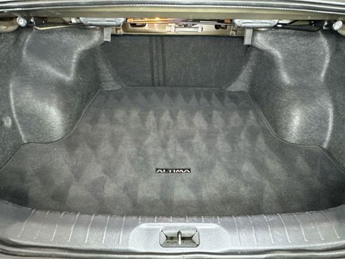 Used 2024 Nissan Altima 2.5 SV FWD image 24
