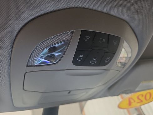 Used 2024 Chrysler Pacifica Touring-L image 22