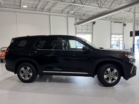 New 2025 Honda Pilot EX-L image 3