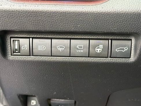 Used 2019 Toyota RAV4 Limited AWD/4WD image 10