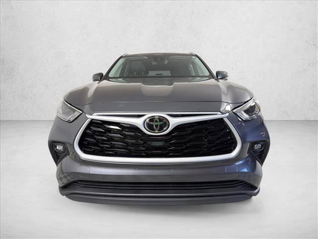 Used 2025 Toyota Highlander XLE AWD/4WD image 9