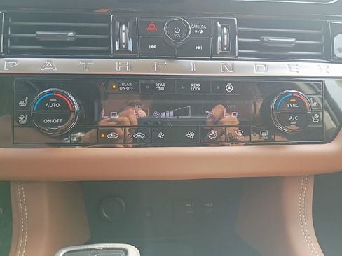 New 2026 Nissan Pathfinder Platinum image 18