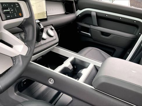 Used 2025 Land Rover Defender 110 S image 20