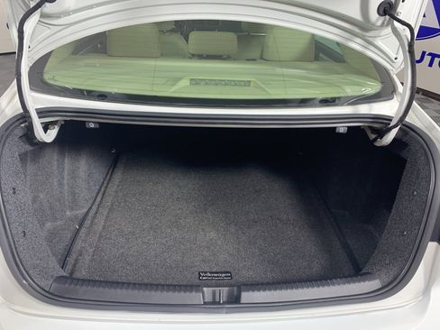 Used 2017 Volkswagen Jetta SE image 35