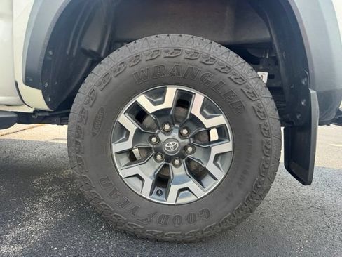 Used 2023 Toyota Tacoma TRD Off-Road w/ TRD Premium Off Road Package AWD/4WD image 11