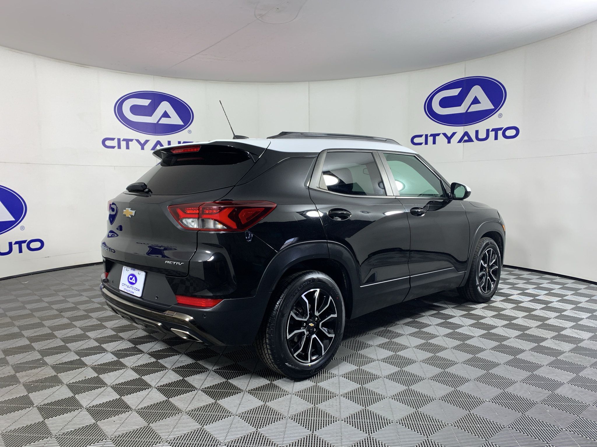 Used 2021 Chevrolet TrailBlazer ACTIV w/ Sun and Liftgate Package FWD image 3