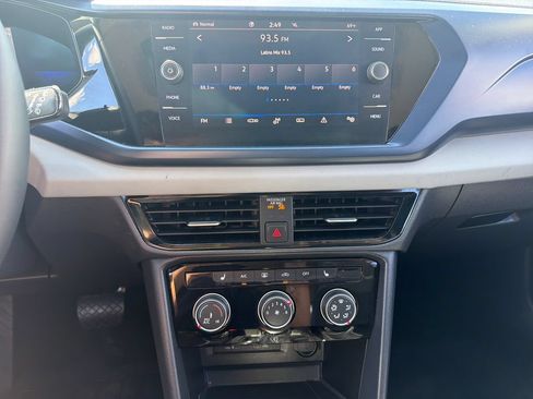 Certified 2023 Volkswagen Taos SE w/ Panoramic Sunroof Package AWD/4WD image 15