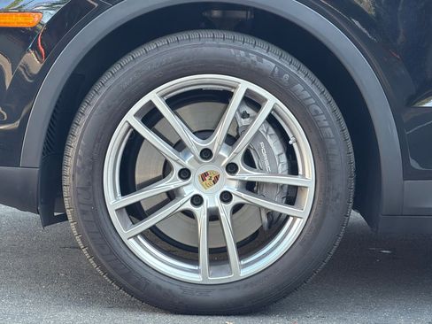 Used 2023 Porsche Cayenne AWD/4WD image 13