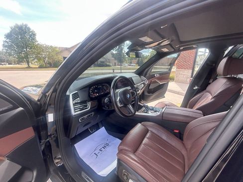 Used 2021 BMW X5 M50i w/ Executive Package image 16