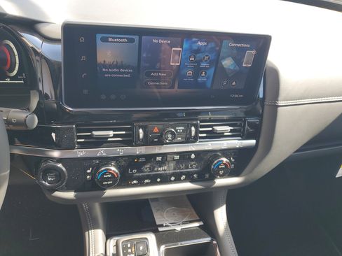 New 2026 Nissan Pathfinder Platinum image 8