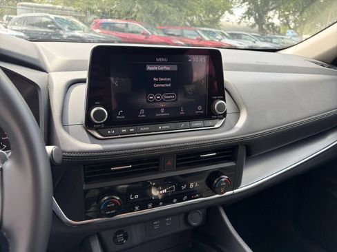 Used 2025 Nissan Rogue SV FWD image 17