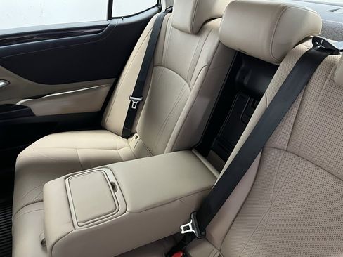 Used 2019 Lexus ES 300h w/ Luxury Package image 15