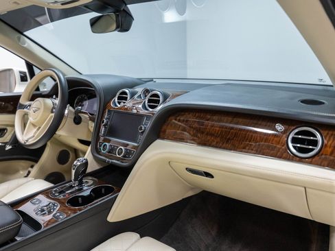 Used 2017 Bentley Bentayga AWD/4WD image 53