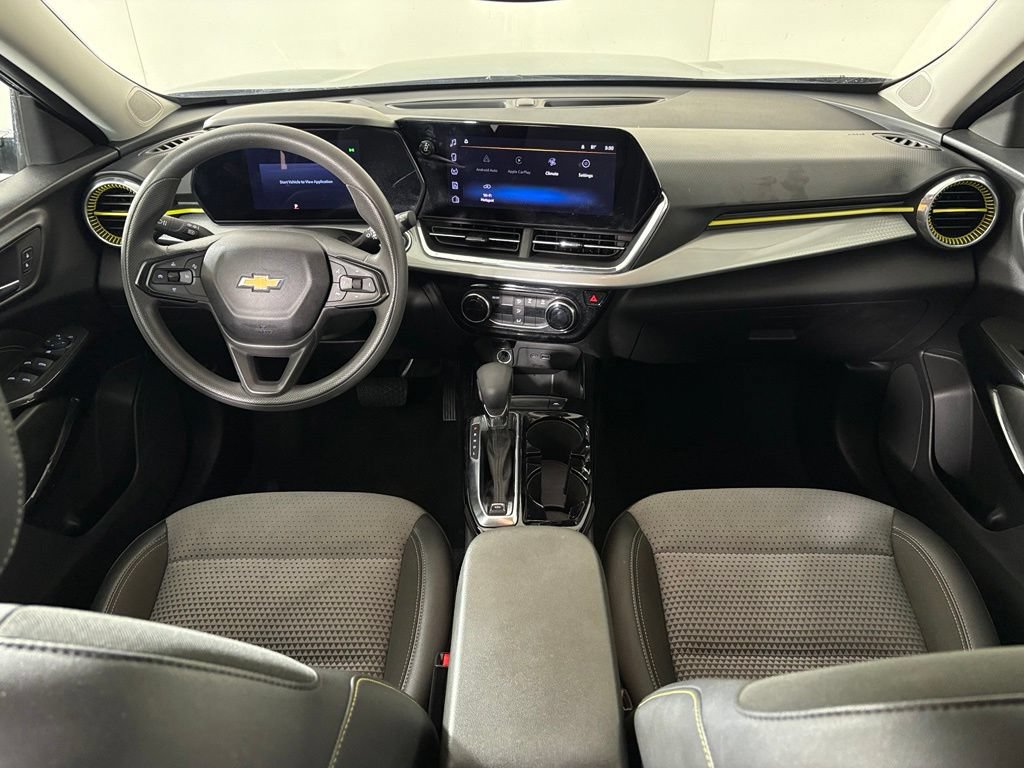 Used 2025 Chevrolet Trax LT FWD image 31
