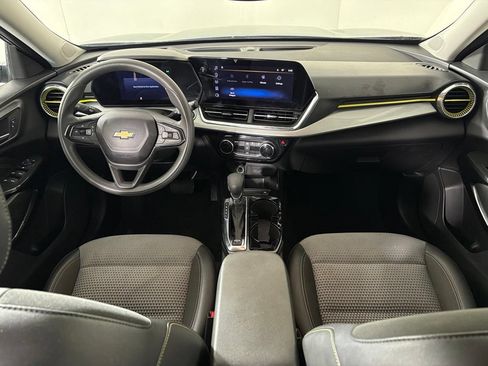 Used 2025 Chevrolet Trax LT FWD image 31