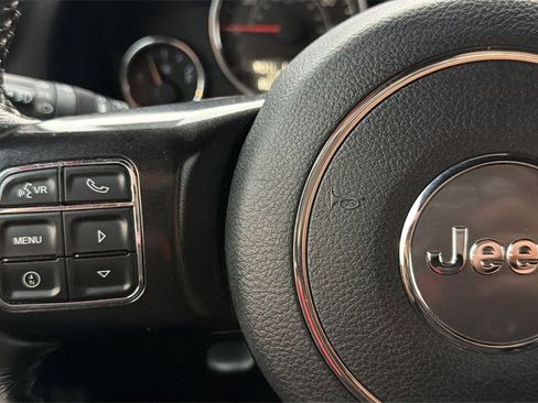 Used 2017 Jeep Wrangler Rubicon image 25