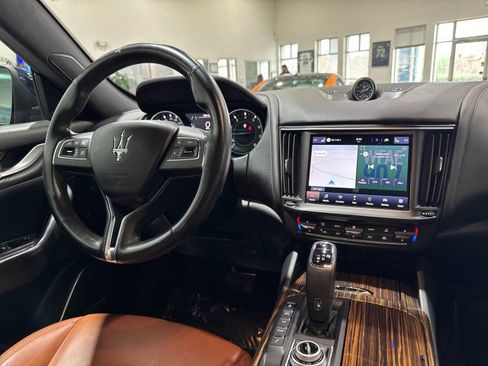 Used 2021 Maserati Levante GranLusso image 49