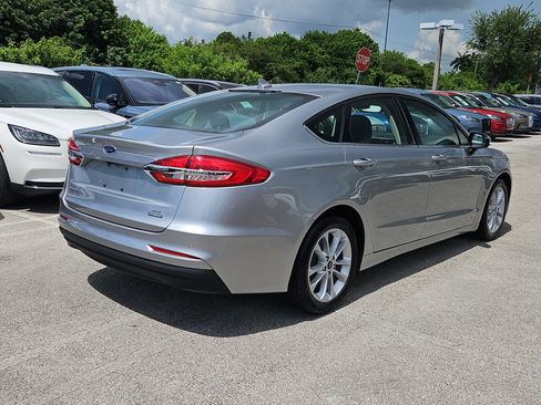 Used 2020 Ford Fusion SE image 4