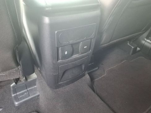 Used 2024 Ford Explorer XLT RWD image 11