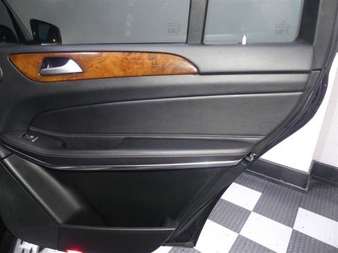 Used 2017 Mercedes-Benz GLS 550 4MATIC image 26