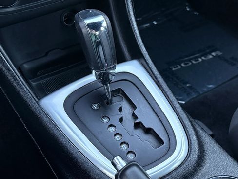 Used 2013 Dodge Avenger SE FWD image 25