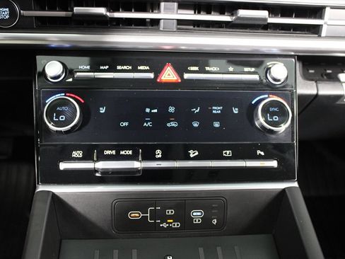Used 2025 Hyundai Santa Fe SEL FWD image 15