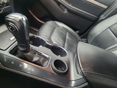 Used 2018 Ford Explorer XLT w/ Equipment Group 202A image 26