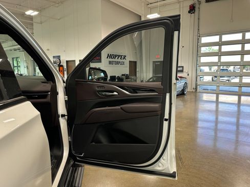 Used 2023 Cadillac Escalade V AWD/4WD image 50