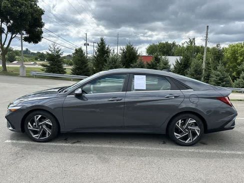 Used 2024 Hyundai Elantra SEL w/ Convenience Package FWD image 2