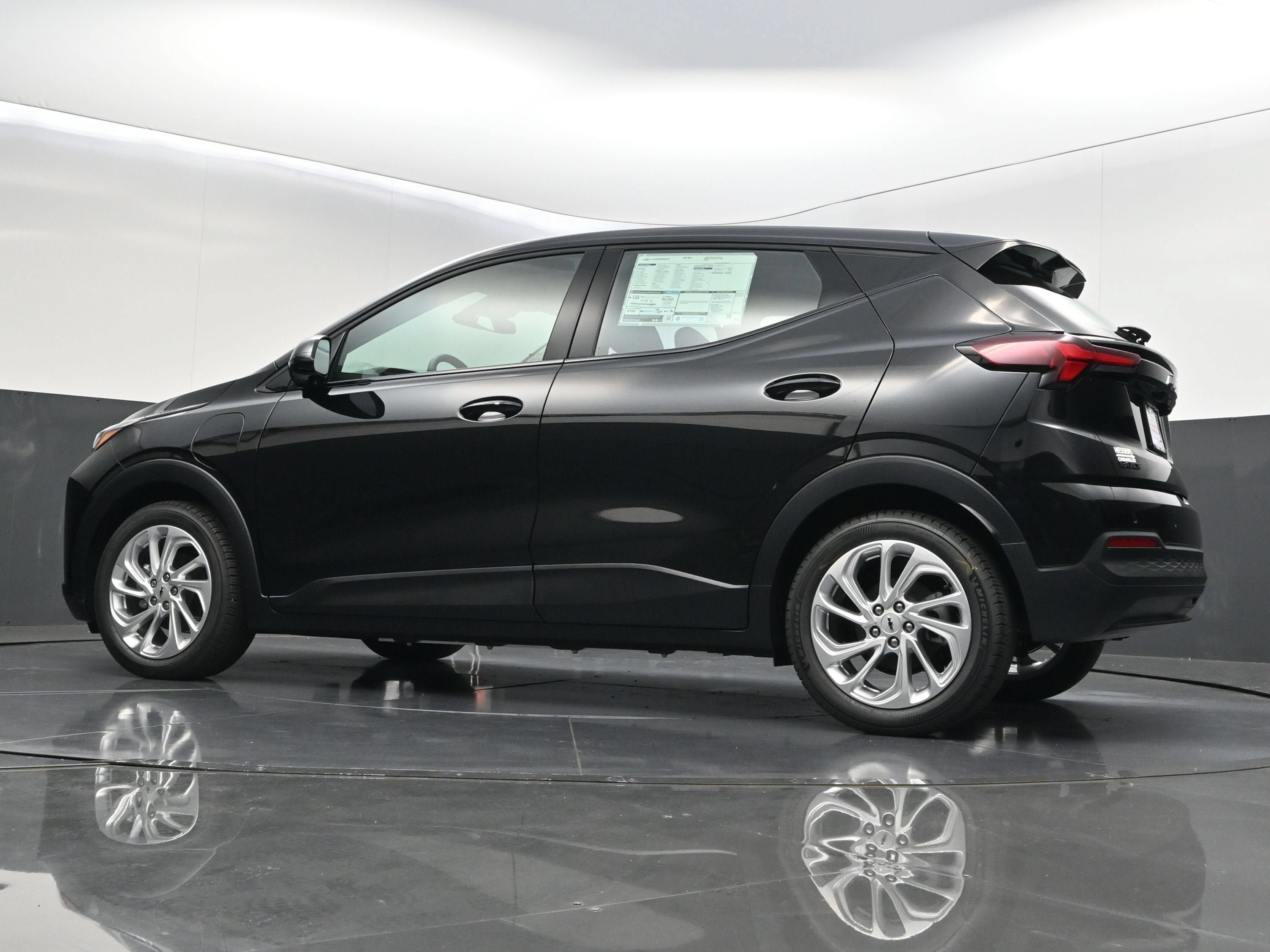 New 2027 Chevrolet Bolt LT w/ Comfort Package FWD image 39