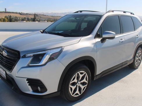 Used 2023 Subaru Forester Premium AWD/4WD image 6