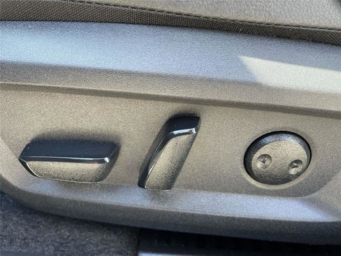 Used 2025 Nissan Rogue SL AWD/4WD image 13