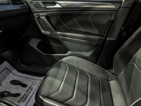 Used 2024 Volkswagen Tiguan SEL R-Line image 35