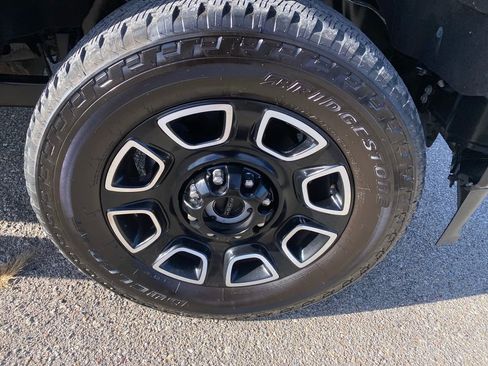 Used 2025 Ford F250 Platinum w/ FX4 Off-Road Package image 34