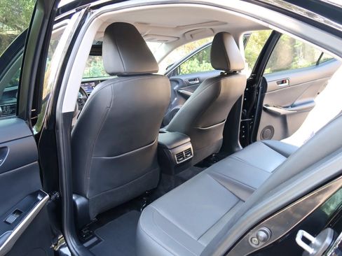 Used 2016 Lexus IS 300 AWD image 19