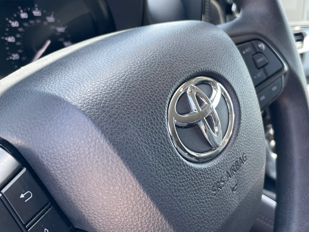 Used 2025 Toyota Sienna LE FWD image 30