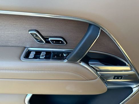 Used 2023 Land Rover Range Rover SE image 15