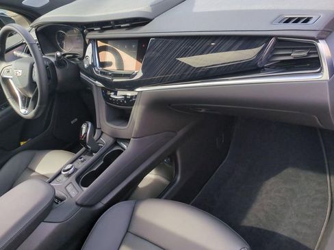 Used 2025 Cadillac XT6 Premium Luxury image 18
