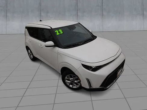 Used 2023 Kia Soul LX w/ Option Group 015 FWD image 2