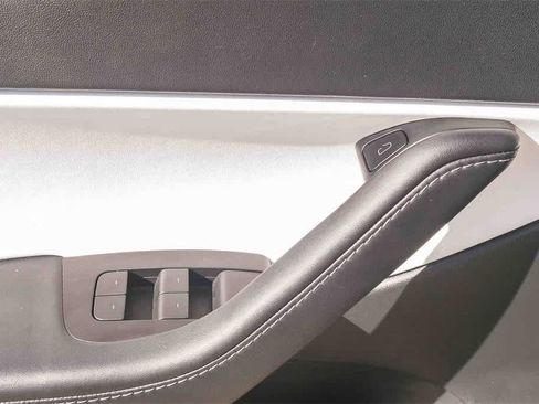 Used 2022 Tesla Model Y Performance image 21