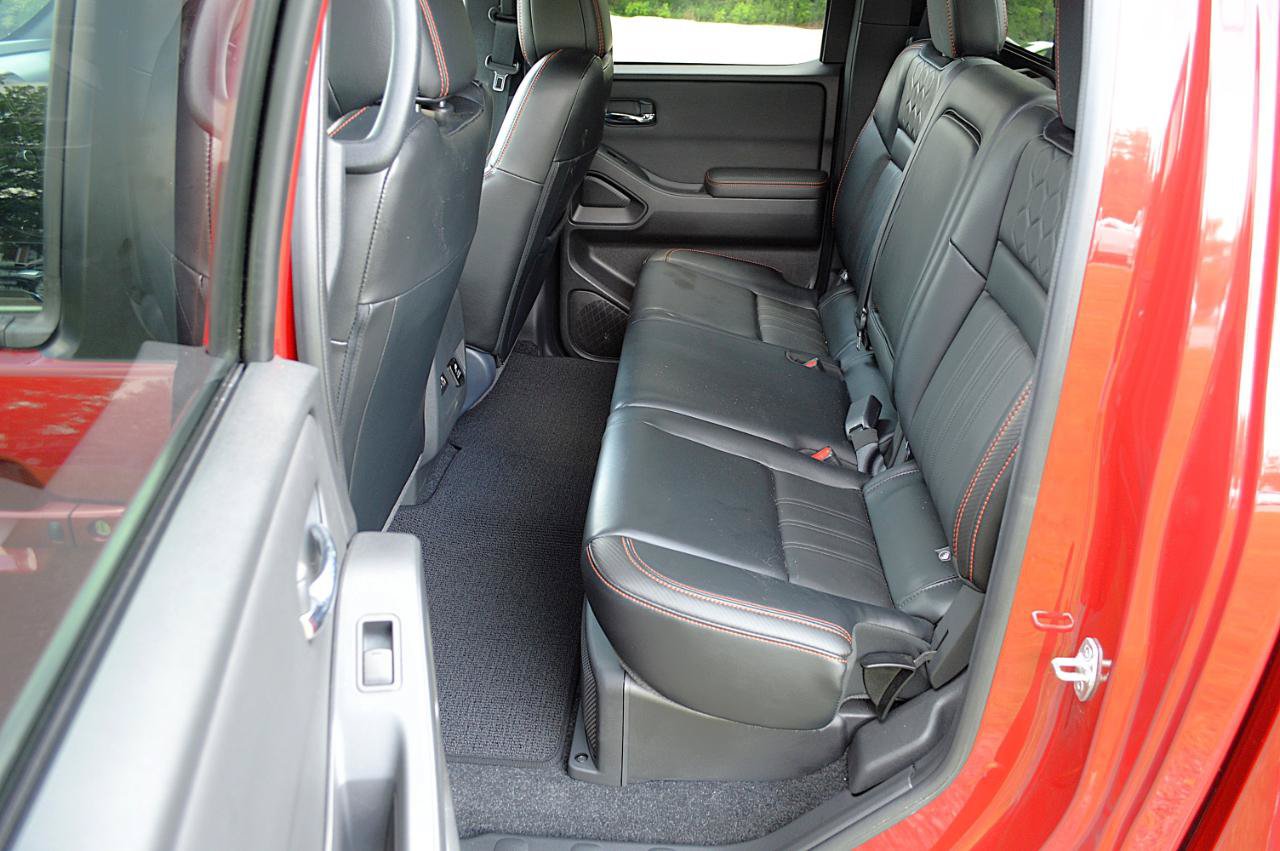 Used 2023 Nissan Frontier PRO-4X w/ Pro-4X Premium Package AWD/4WD image 14