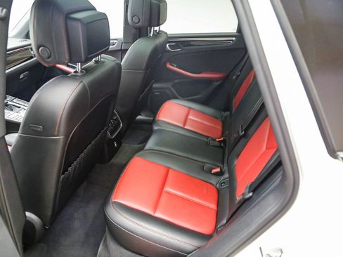 Used 2021 Porsche Macan AWD/4WD image 23