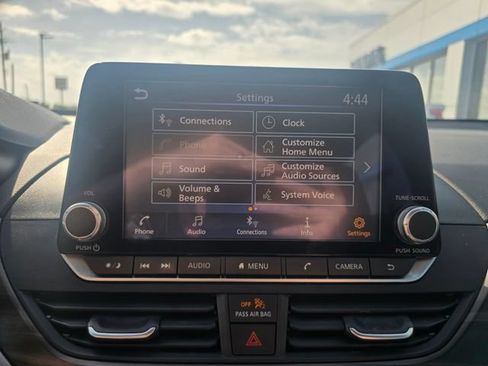 Used 2024 Nissan Altima 2.5 SV FWD image 18