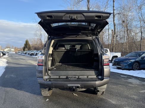 Used 2022 Toyota 4Runner SR5 Premium w/ Moonroof Package image 29