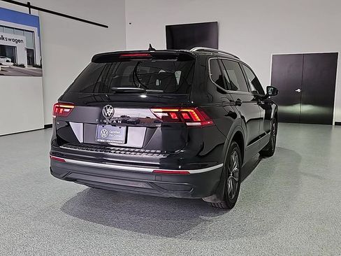 Certified 2024 Volkswagen Tiguan SE FWD image 7