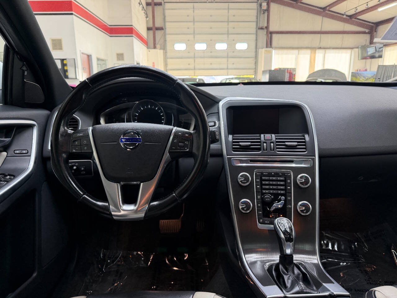 Used 2016 Volvo XC60 T6 AWD/4WD image 21