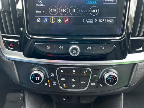 Used 2023 Chevrolet Traverse LT image 29