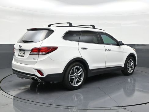 Used 2018 Hyundai Santa Fe SE image 5